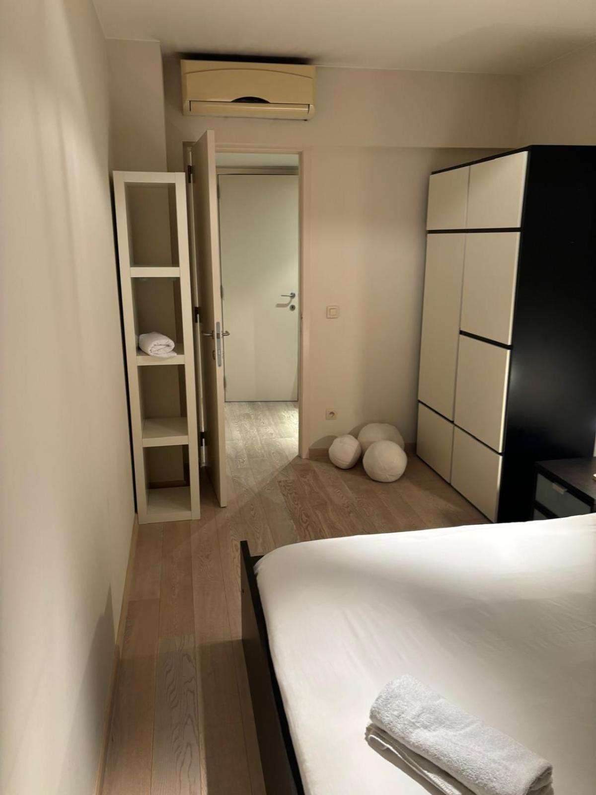 Comfortable Two Bedroom In Center *